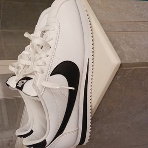 Nike Cortez Sneaker 8.5